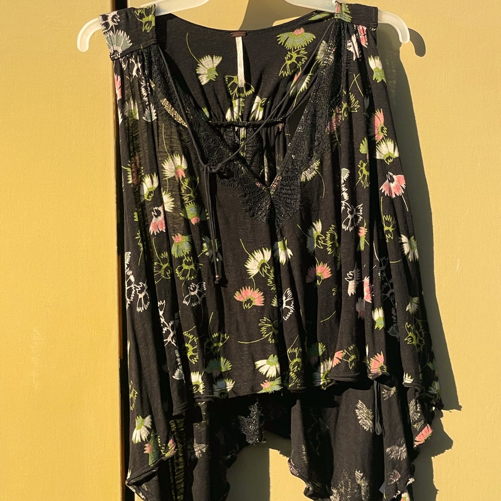 Cutest summer top! Flowy and sexy.